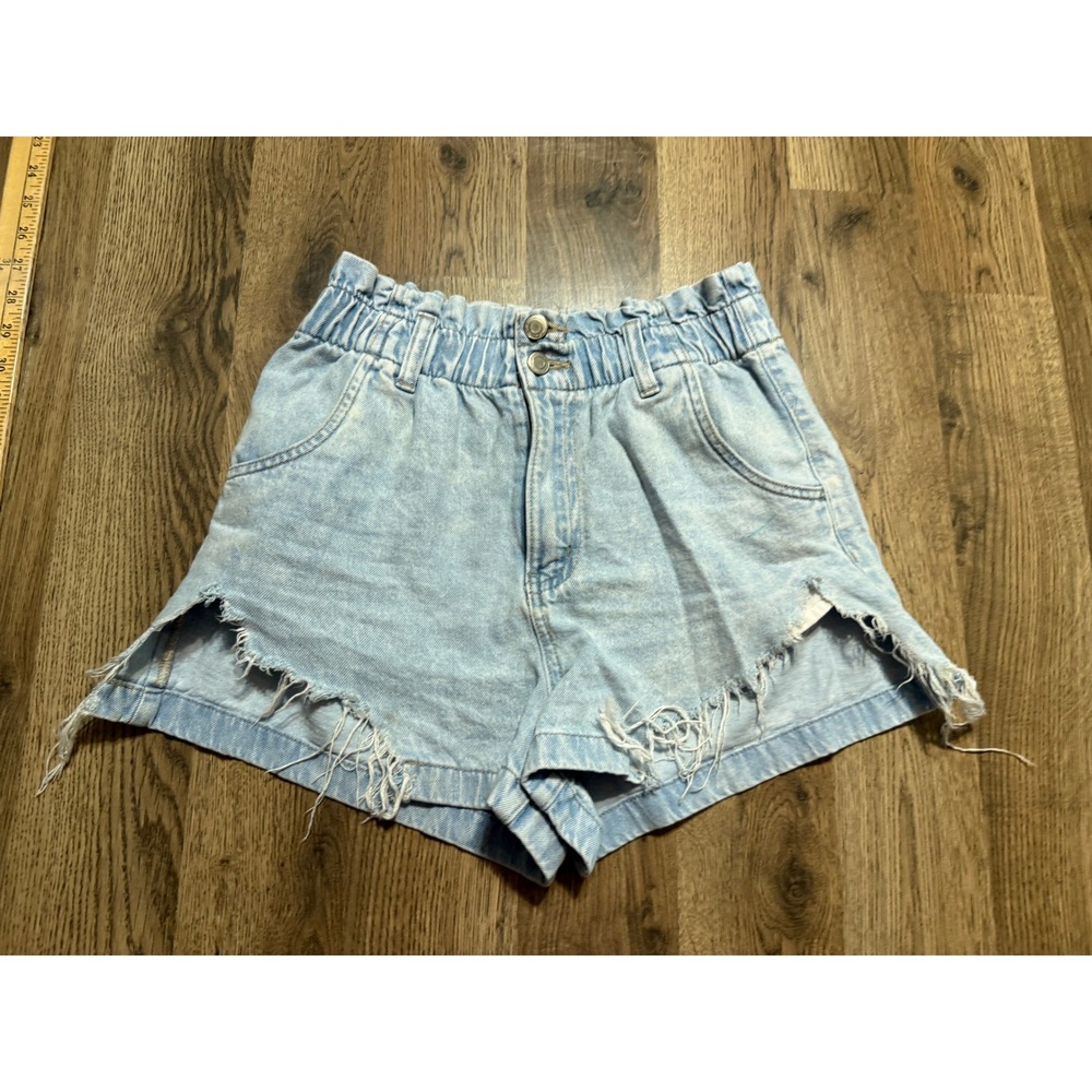 SO Shorts Women Size 7/28W Light Wash Denim Paperbag Waist Frayed High Rise Mom